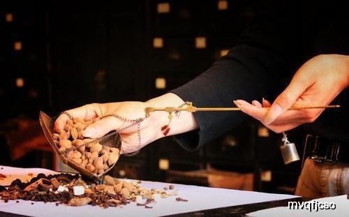 中药、西药与生物制品 从“治标治本”到精准干预的医学差异